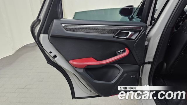 Porsche Macan 2023 — photo 15