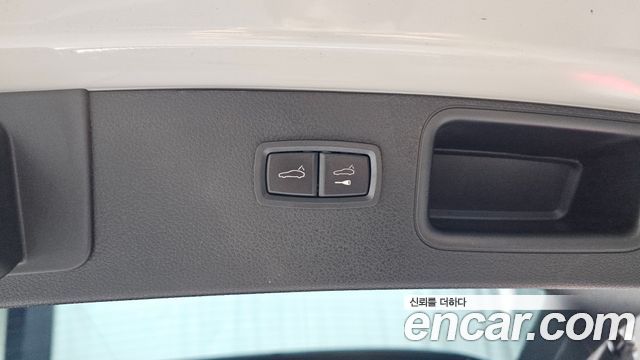 Porsche Macan 2023 — photo 16