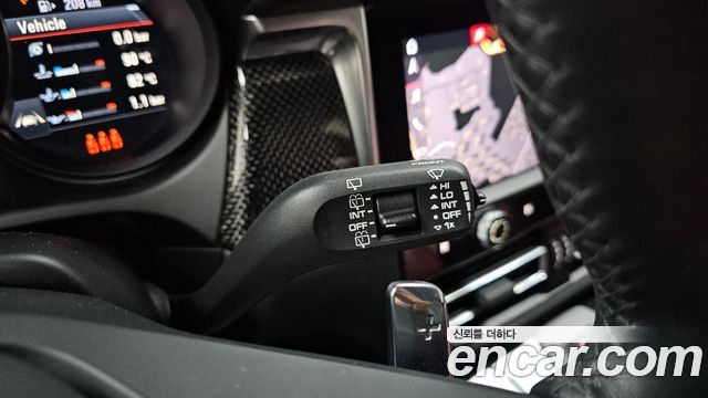 Porsche Macan 2023 — photo 28