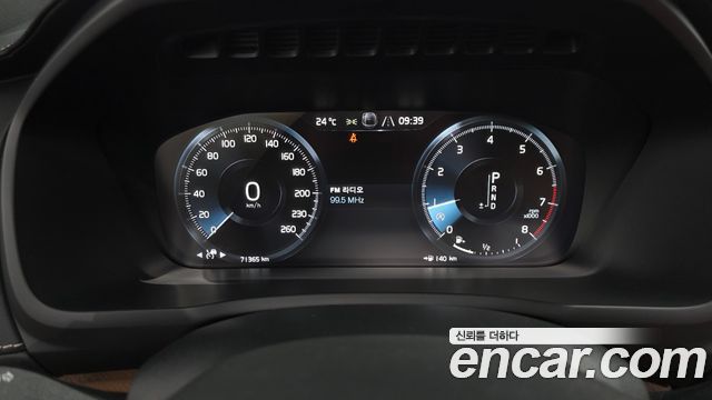 Volvo XC90 2019 — photo 11