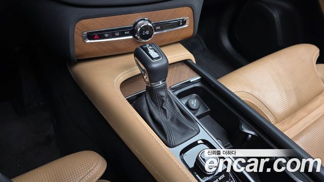 Volvo XC90 2019 — photo 12