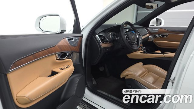 Volvo XC90 2019 — photo 13