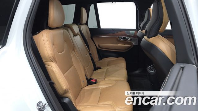 Volvo XC90 2019 — photo 17