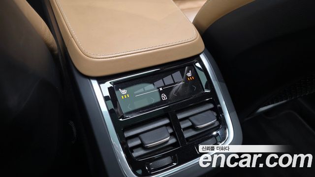 Volvo XC90 2019 — photo 25