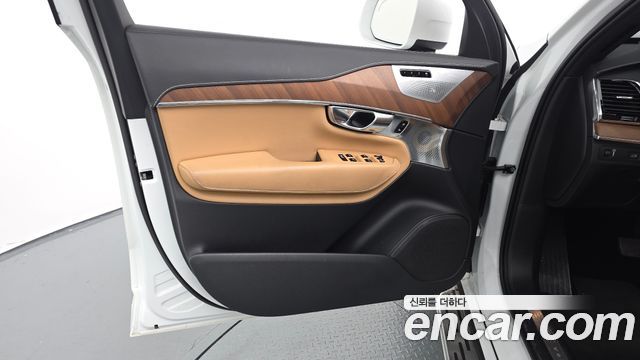 Volvo XC90 2019 — photo 14