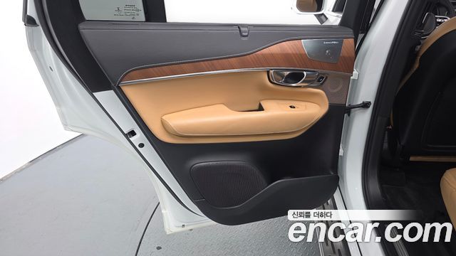 Volvo XC90 2019 — photo 15