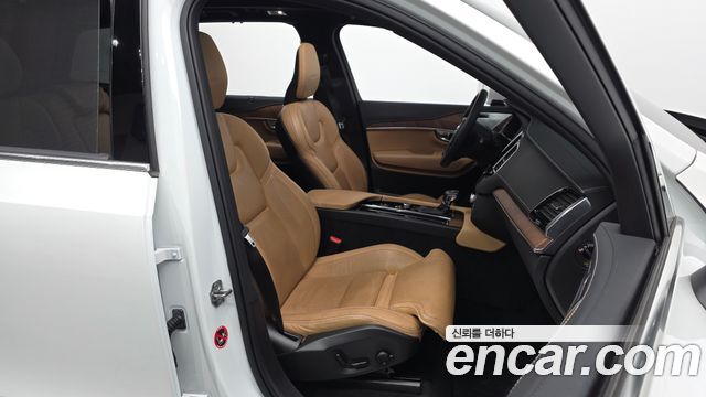 Volvo XC90 2019 — photo 16