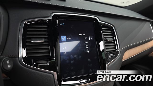 Volvo XC90 2019 — photo 27
