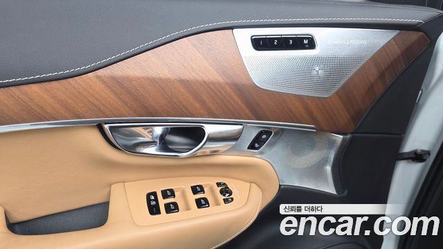 Volvo XC90 2019 — photo 29