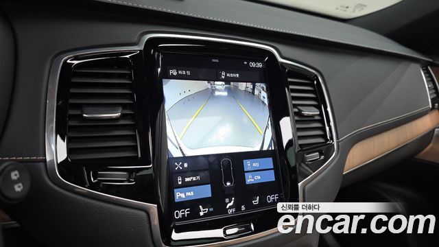 Volvo XC90 2019 — photo 32