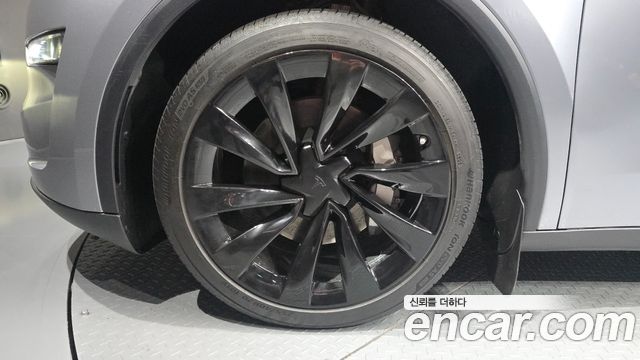 Tesla Model Y 2025 — photo 5