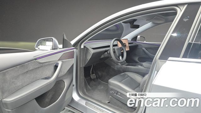 Tesla Model Y 2025 — photo 13