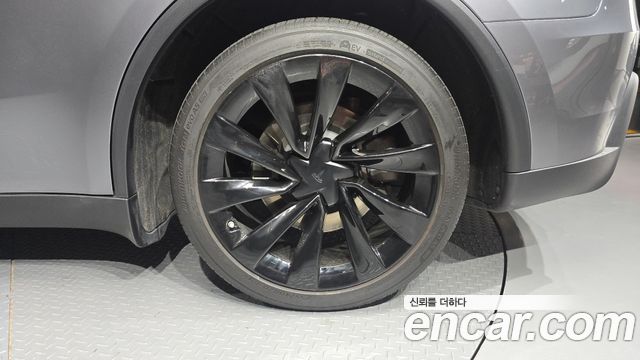 Tesla Model Y 2025 — photo 7
