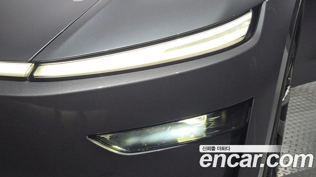 Tesla Model Y 2025 — photo 8