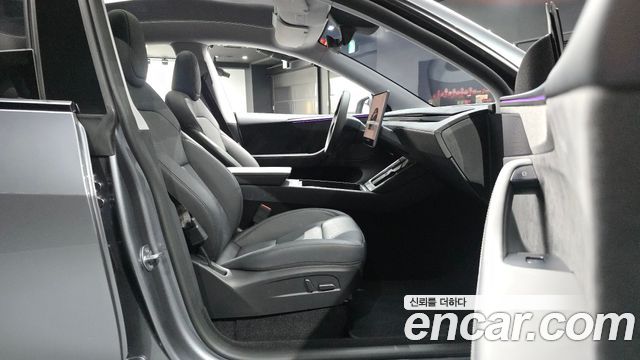 Tesla Model Y 2025 — photo 16
