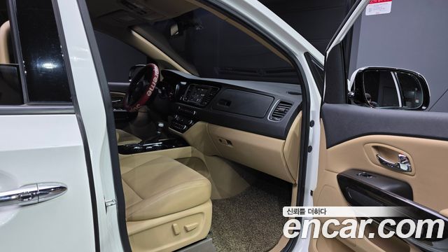 Kia Canival 2019 — photo 17