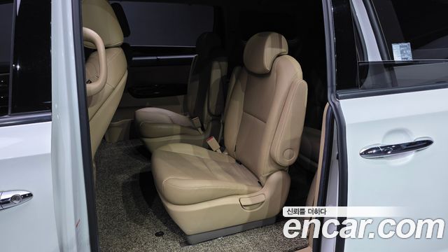 Kia Canival 2019 — photo 16