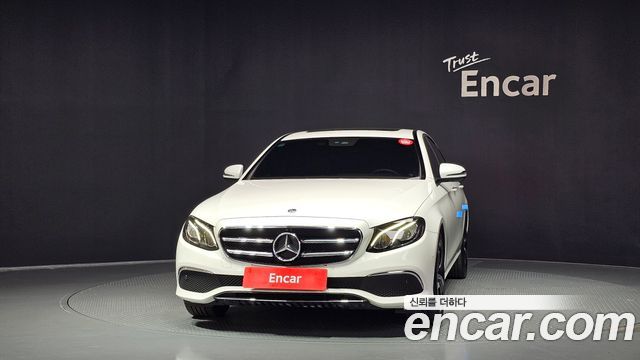 Mercedes-Benz E-Class 2020 — photo 3