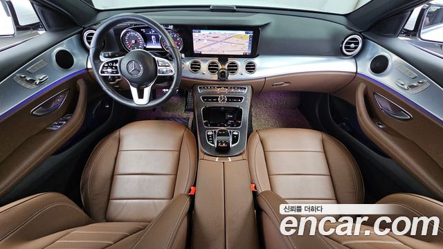 Mercedes-Benz E-Class 2020 — photo 10