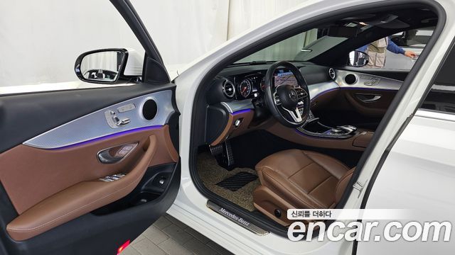 Mercedes-Benz E-Class 2020 — photo 13