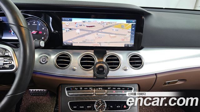 Mercedes-Benz E-Class 2020 — photo 20