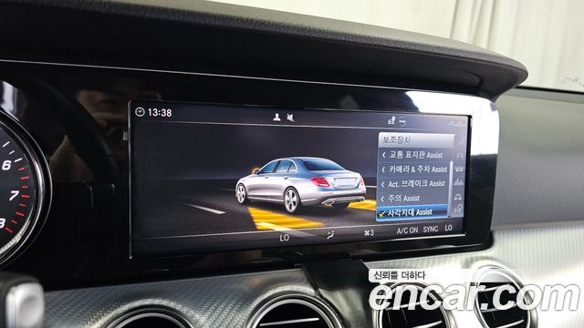 Mercedes-Benz E-Class 2020 — photo 22