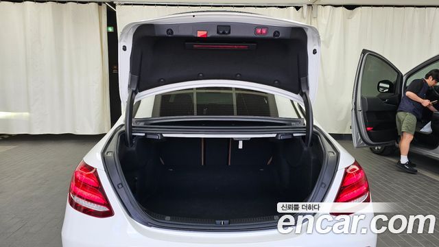 Mercedes-Benz E-Class 2020 — photo 26
