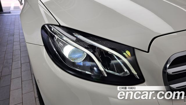 Mercedes-Benz E-Class 2020 — photo 8