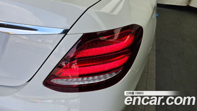Mercedes-Benz E-Class 2020 — photo 9