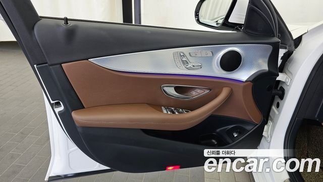 Mercedes-Benz E-Class 2020 — photo 14