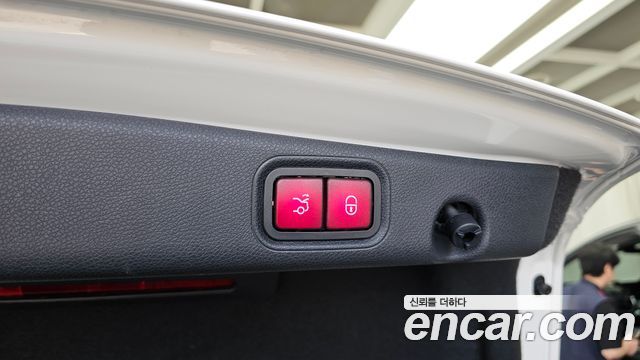 Mercedes-Benz E-Class 2020 — photo 27