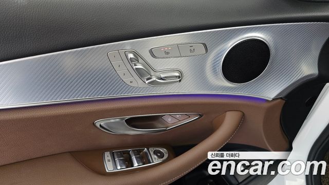 Mercedes-Benz E-Class 2020 — photo 28