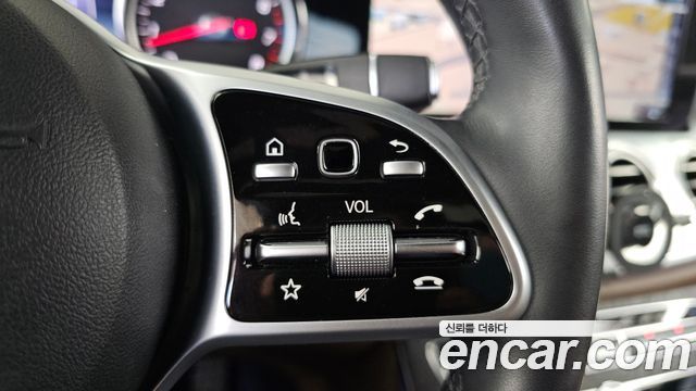 Mercedes-Benz E-Class 2020 — photo 30
