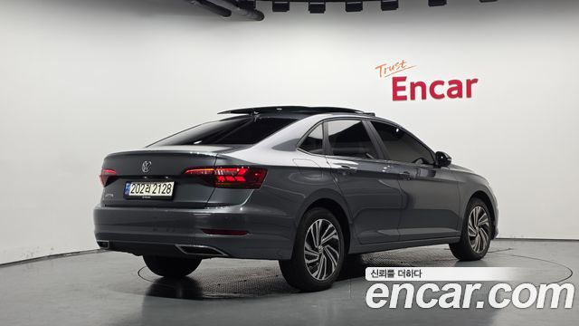 Volkswagen Jetta 2021 — photo 2