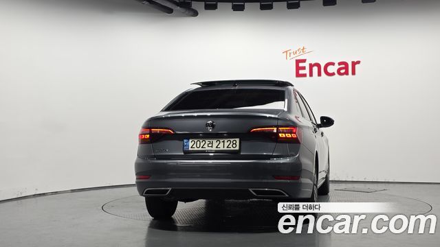 Volkswagen Jetta 2021 — photo 4