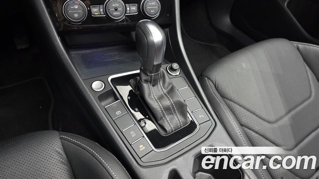 Volkswagen Jetta 2021 — photo 12
