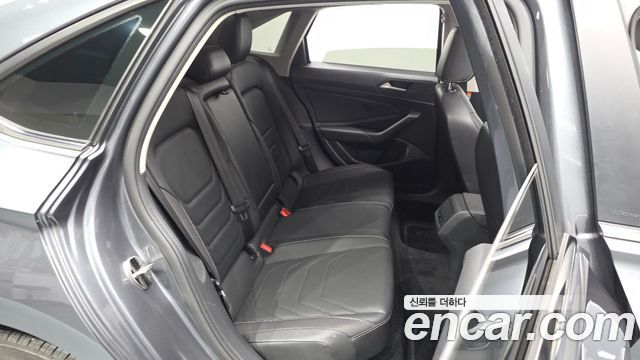 Volkswagen Jetta 2021 — photo 17