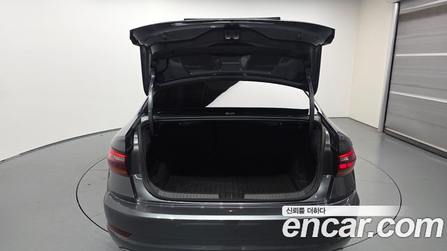 Volkswagen Jetta 2021 — photo 26