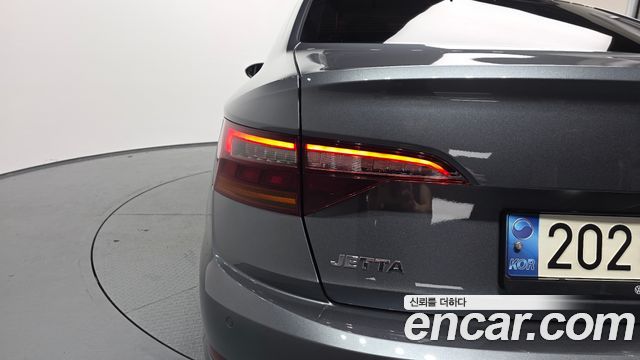 Volkswagen Jetta 2021 — photo 9