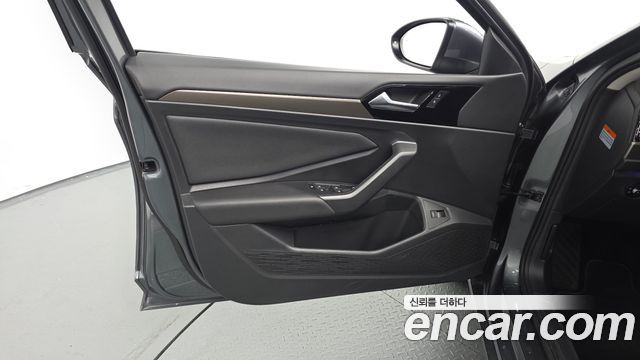 Volkswagen Jetta 2021 — photo 14