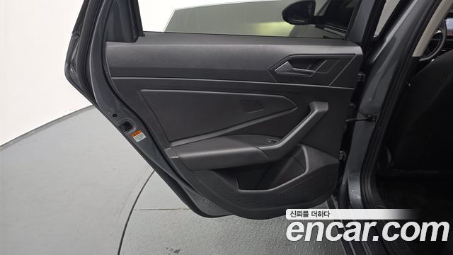 Volkswagen Jetta 2021 — photo 15
