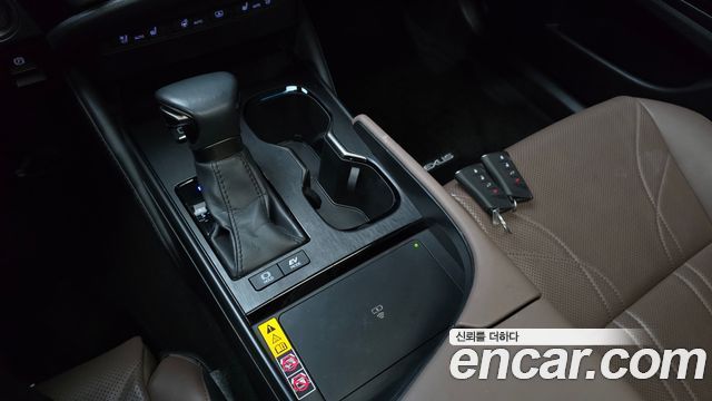 Lexus ES 2024 — photo 12