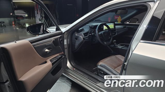 Lexus ES 2024 — photo 13