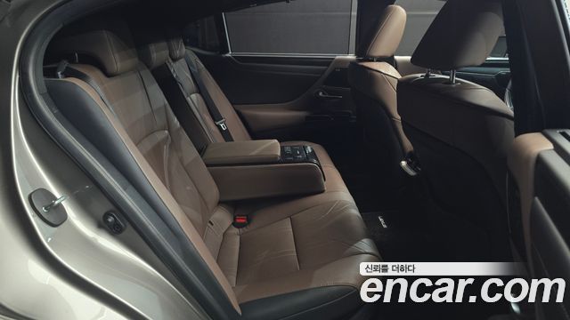 Lexus ES 2024 — photo 17