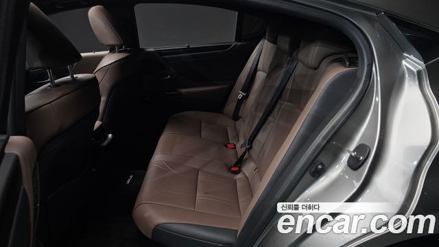 Lexus ES 2024 — photo 18