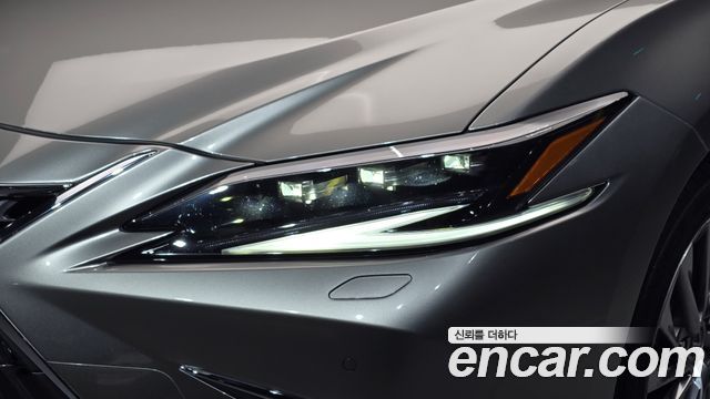 Lexus ES 2024 — photo 8