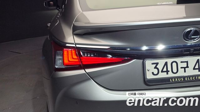 Lexus ES 2024 — photo 9