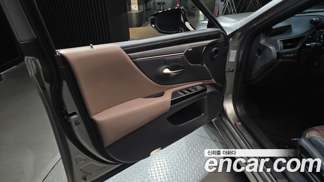 Lexus ES 2024 — photo 14