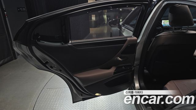 Lexus ES 2024 — photo 15