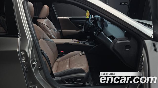 Lexus ES 2024 — photo 16